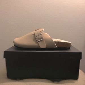 Nicole Miller Taupe Slipper - Size 8